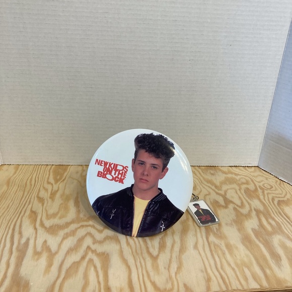New Kids On The Block Joe McIntyre 6” button and Keychain set - Picture 3 of 4